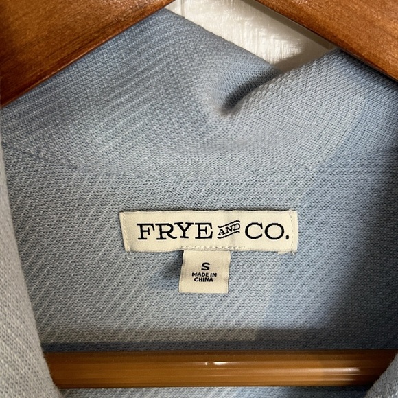 Frye & Co Men’s Herringbone Button Up Shirt - Picture 3 of 7